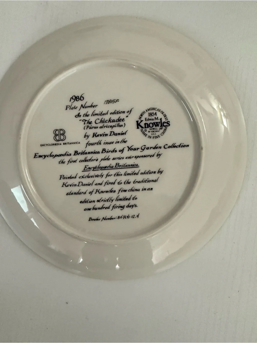 Knowles fine china collector plate Decorative Chickadee Wall Plate w/Red Berries